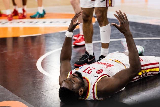 easyCredit Basketball Bundesliga Ratopharm Ulm Fitness First Würzburg Baskets 29 12 2025 Eddy Edigin Jr Fitness First Würzburg Baskets, 27 frustrated on the floor easyCredit Basketball Bundesliga Ratopharm Ulm Fitness First Würzburg Baskets, Ulm, ratiopharm arena on 29 12 2025 Copyright: xBEAUTIFULxSPORTS Wunderlx