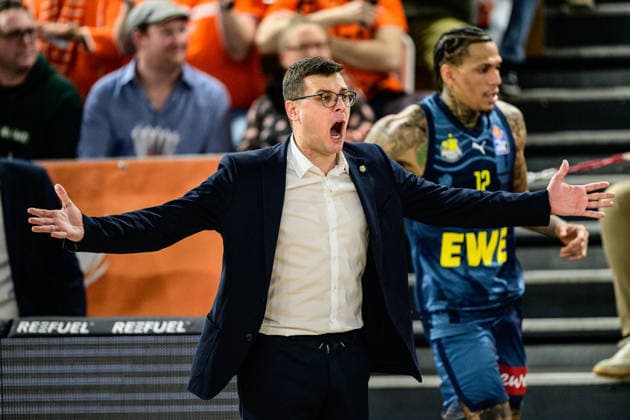 GER, EasyCredit BBL RASTA Vechta vs EWE Baskets Oldenburg 29 12 2025, RASTA Dome, Vechta, GER, EasyCredit BBL RASTA Vechta vs EWE Baskets Oldenburg in the picture Lazar Spasic Coach EWE Gestures, facial expressions, emotions in the coching zone on the sidelines, nordphotoxGmbHxx xKokenge nph00001
