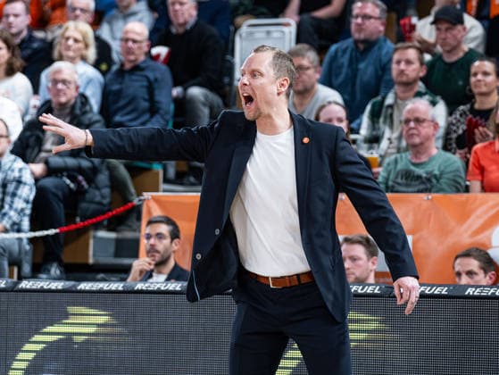 Christian Held Head Coach, RASTA Vechta gives instructions Rasta Vechta vs EWE Baskets Oldenburg, Basketball, easyCredit Basketball Bundesliga, Matchday 13, Season 2025 2026, 29 12 2025 Rasta Vechta vs EWE Baskets Oldenburg, Basketball, easyCredit Basketball Bundesliga, Matchday 13, Season 2025 2026, 29 12 2025 Vechta Copyright: xEibner-Pressefoto DamianxKruczynx EP_DKI