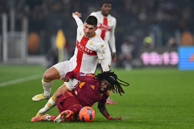 Ruslan Malinovskyi of Genoa C.F.C. and Manu Kone of A.S. Roma are in action during the 17th day of the Serie A Championship between A.S. Roma and Genoa C.F.C. at the Olympic Stadium on December 29, 2025 in Rome, Italy.  Copyright: xDomenicoxCippitelli IPAxSportx xipa-agency.netx xx IPA_69547237 IPA_Agency_IPA69547237
