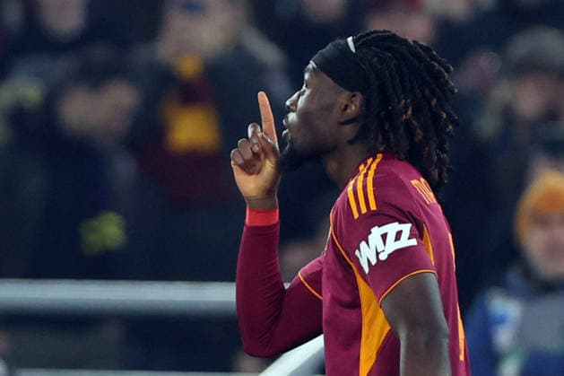 CALCIO - Serie A - AS Roma vs Genoa CFC Rome, Italy - December 29, 2025: Manu Kone of A.S. Roma score the goal and celebrate with the team during the Serie A Enilive 2025-2026 football match between AS Roma vs Genoa CFC at Olympic Stadium. Rome Italy  Copyright: xIPAxSport ABACAx