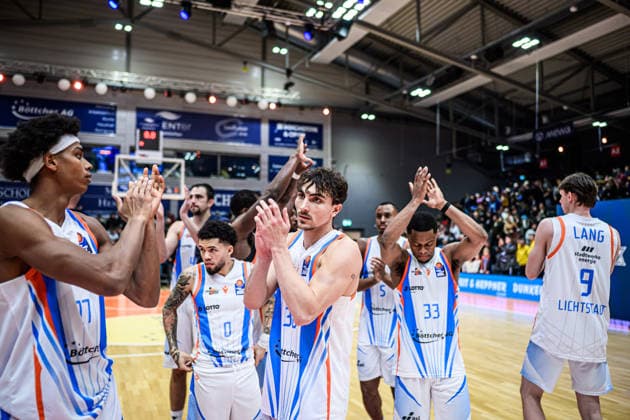 easycredit BBL Basketball Bundesliga 2025 2026 13 Matchday 29 12 2025 Science City Jena vs Telekom Baskets Bonn Visibly heavily disappointed the players of Jena after the next defeat center Kristofer Krause Sparkassen Arena