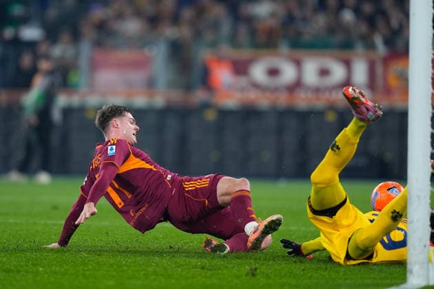 December 29, 2025, Rome, Rome, Italy: Evan Ferguson of AS Roma shoots for goal during the Serie A football match played between AS Roma and Genoa CFC at Stadio Olimpico on December 29, 2025, in Rome, Italy. Rome Italy - ZUMAa181 20251229_zaa_a181_106 Copyright: xDennisxAgyemanx