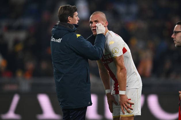 AS Roma v Genoa CFC - Serie A Leo Ostigard of Genoa C.F.C. is in action during the 17th day of the Serie A Championship between A.S. Roma and Genoa C.F.C. at the Olympic Stadium in Rome, Italy, on December 29, 2025. Rome Italy  Copyright: xDomenicoxCippitellix originalFilename:cippitelli-asromage251229_npjdQ.jpg