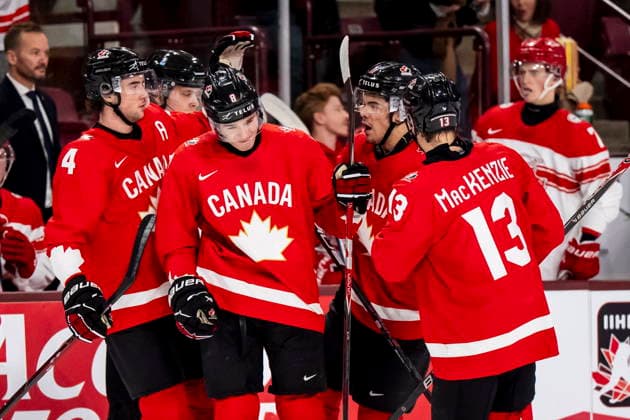 December 29, 2025, Minneapolis, Mn, Canada: Canada s Braeden Cootes (8) celebrates with teammates after scoring during first period IIHF World Junior Championship hockey action against Denmark in Minneapolis on Monday, Dec. 29, 2025. Canada News - December 29, 2025  - ZUMAc35_ 20251229_zaf_c35_053 Copyright: xChristopherxKatsarovx
