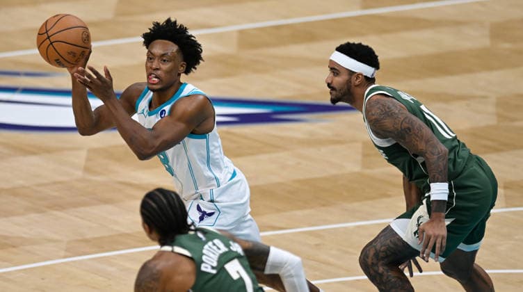 Charlotte Hornets v Milwaukee Bucks - NBA, Basketball Herren, USA CHARLOTTE, USA - DECEMBER 29: Charlotte Hornets Collin Sexton with the ball during the NBA basketball game between Charlotte Hornets and Milwaukee Bucks at the Spectrum Center in Charlotte NC, United States on December 29, 2025. Peter Zay Anadolu Charlotte United States. Editorial use only. Please get in touch for any other usage.  Copyright: x2025xAnadoluxPeterxZayx