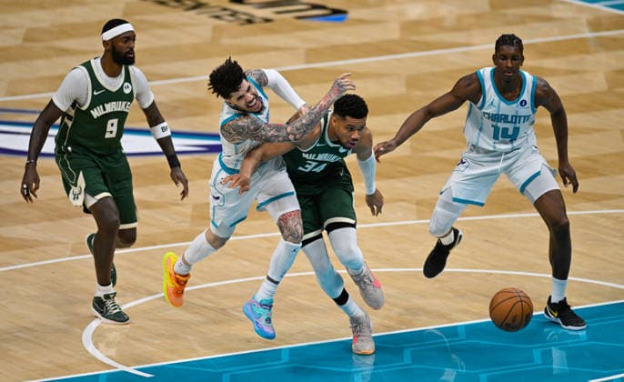 Basketball, NBA, Charlotte Hornets - Milwaukee Bucks