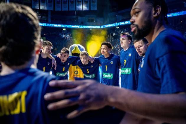 Basketball Berlin 29.12.2025 Saison 2025 2026 EasyCredit BBL 1. Bundesliga Männer, Herren Alba Berlin - MHP RIESEN Ludwigsburg Team Alba Huddle Jonas Mattisseck (Alba Berlin, No.09) Malte Delow (Alba Berlin, No.06) Sam Griesel (Alba Berlin, No.05) Jack Kayil (Alba Berlin, No.07) Moses Wood (Alba Berlin, No.11) Martin Hermannsson (Alba Berlin, No.15) J wan Roberts (Alba Berlin, No.13)