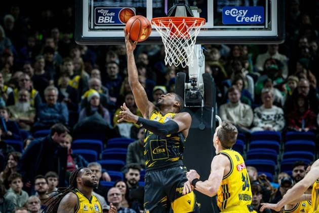Basketball Berlin 29.12.2025 Saison 2025 2026 EasyCredit BBL 1. Bundesliga Männer, Herren Alba Berlin - MHP RIESEN Ludwigsburg Yorman Polas Bartolo (Ludwigsburg, No.13) Justin Bean (Alba Berlin, No.34)