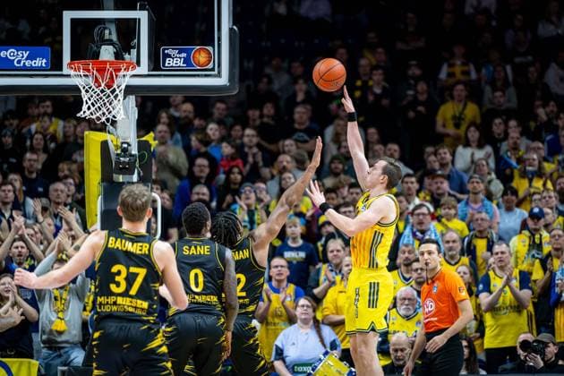 Basketball Berlin 29 12 2025 Season 2025 2026 EasyCredit BBL 1 Bundesliga Men, Men Alba Berlin MHP RIESEN Ludwigsburg Justin Bean Alba Berlin, No 34 Keeshawn Kellman Ludwigsburg, No 32
