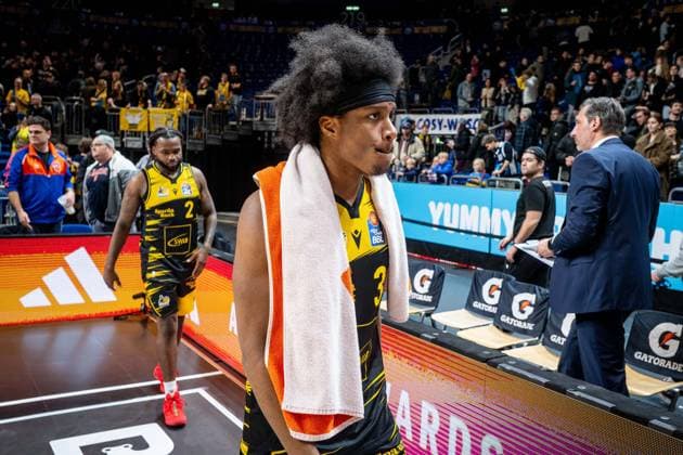 Basketball Berlin 29 12 2025 Season 2025 2026 EasyCredit BBL 1 Bundesliga Men, Men Alba Berlin MHP RIESEN Ludwigsburg downed Ludwigsburg Stef Smith Ludwigsburg, No 03