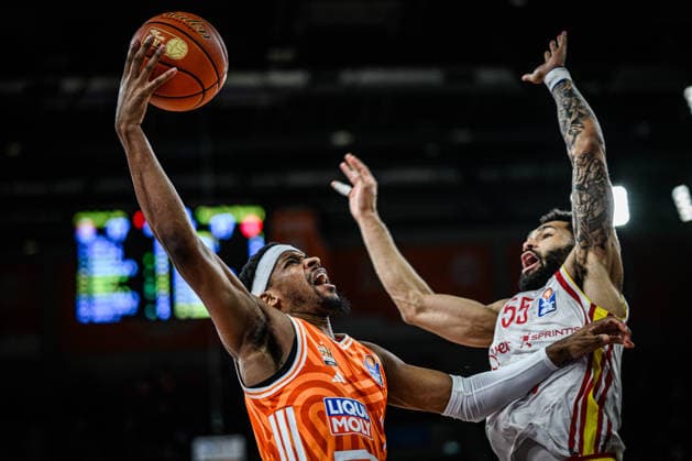 Neu Ulm, Germany, 29 12 25 Justin Simon ratiopharm ulm and David Muenkat Fitness first Wuerzburg Baskets battle for the ball during the Basketball Bundesliga match between ratiopharm ulm vs Fitness first Wuerzburg Baskets at ratiopharm Arena on December 29, 2025 in Neu Ulm, Germany Photo by Harry Langer DeFodi Images ratiopharm Arena, Germany, 29 12 25 Justin Simon ratiopharm ulm and David Muenkat Fitness first Wuerzburg Baskets battle for the ball during the Basketball Bundesliga match between ratiopharm ulm vs Fitness first Wuerzburg Baskets at Neu Ulm on December 29, 2025 in ratiopharm Arena, Germany Photo by Harry Langer DeFodi Images Photo by Harry Langer DeFodi Images