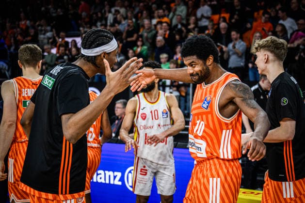 Neu Ulm, Germany, 29 12 25 Mohamed Diakite ratiopharm ulm and Malik Osborne ratiopharm ulm gestures, gestures during the Basketball Bundesliga match between ratiopharm ulm vs Fitness first Wuerzburg Baskets at ratiopharm Arena on December 29, 2025 in Neu Ulm, Germany Photo by Harry Langer DeFodi Images ratiopharm Arena, Germany, 29 12 25 Mohamed Diakite ratiopharm ulm and Malik Osborne ratiopharm ulm gestures during the Basketball Bundesliga match between ratiopharm ulm vs Fitness first Wuerzburg Baskets at Neu Ulm on December 29, 2025 in ratiopharm Arena, Germany Photo by Harry Langer DeFodi Images Photo by Harry Langer DeFodi Images