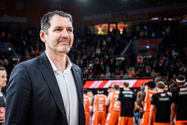 Neu Ulm, Germany, 29 12 25 Head Coach Ty Harrelson ratiopharm ulm Looks on during the Basketball Bundesliga match between ratiopharm ulm vs Fitness first Wuerzburg Baskets at ratiopharm Arena on December 29, 2025 in Neu Ulm, Germany Photo by Harry Langer DeFodi Images ratiopharm Arena, Germany, 29 12 25 Head Coach Ty Harrelson ratiopharm ulm Looks on during the Basketball Bundesliga match between ratiopharm ulm vs Fitness first Wuerzburg Baskets at Neu Ulm on December 29, 2025 in ratiopharm Arena, Germany Photo by Harry Langer DeFodi Images Photo by Harry Langer DeFodi Images