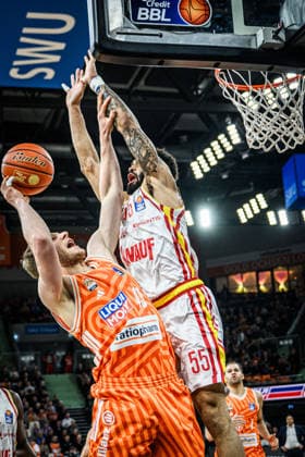 Neu Ulm, Germany, 29 12 25 Christian Sengfelder ratiopharm ulm and David Muenkat Fitness first Wuerzburg Baskets battle for the ball during the Basketball Bundesliga match between ratiopharm ulm vs Fitness first Wuerzburg Baskets at ratiopharm Arena on December 29, 2025 in Neu Ulm, Germany Photo by Harry Langer DeFodi Images ratiopharm Arena, Germany, 29 12 25 Christian Sengfelder ratiopharm ulm and David Muenkat Fitness first Wuerzburg Baskets battle for the ball during the Basketball Bundesliga match between ratiopharm ulm vs Fitness first Wuerzburg Baskets at Neu Ulm on December 29, 2025 in ratiopharm Arena, Germany Photo by Harry Langer DeFodi Images Photo by Harry Langer DeFodi Images