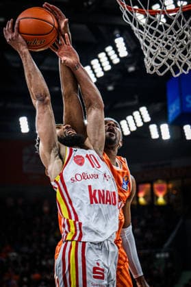 Neu Ulm, Germany, 29 12 25 Davion Mintz Fitness first Wuerzburg Baskets and Justin Simon ratiopharm ulm battle for the ball during the Basketball Bundesliga match between ratiopharm ulm vs Fitness first Wuerzburg Baskets at ratiopharm Arena on December 29, 2025 in Neu Ulm, Germany Photo by Harry Langer DeFodi Images ratiopharm Arena, Germany, 29 12 25 Davion Mintz Fitness first Wuerzburg Baskets and Justin Simon ratiopharm ulm battle for the ball during the Basketball Bundesliga match between ratiopharm ulm vs Fitness first Wuerzburg Baskets at Neu Ulm on December 29, 2025 in ratiopharm Arena, Germany Photo by Harry Langer DeFodi Images Photo by Harry Langer DeFodi Images