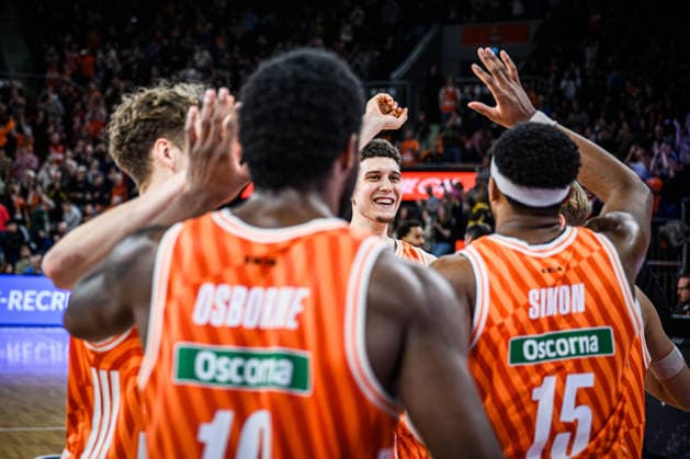 New Ulm, Germany, 29 12 25 Tobias Jensen ratiopharm ulm , Malik Osborne ratiopharm ulm , Diego Garavaglia ratiopharm ulm and Justin Simon ratiopharm ulm gestures, gestures during the Basketball Bundesliga match between ratiopharm ulm vs Fitness first Wuerzburg Baskets at ratiopharm Arena on December 29, 2025 in New Ulm, Germany Photo by Harry Langer DeFodi Images ratiopharm Arena, Germany, 29 12 25 Tobias Jensen ratiopharm ulm , Malik Osborne ratiopharm ulm , Diego Garavaglia ratiopharm ulm and Justin Simon ratiopharm ulm gestures during the Basketball Bundesliga match between ratiopharm ulm vs Fitness first Wuerzburg Baskets at Neu Ulm on December 29, 2025 in ratiopharm Arena, Germany Photo by Harry Langer DeFodi Images Photo by Harry Langer DeFodi Images