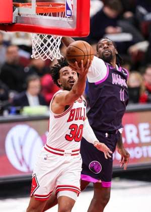 (251230) -- CHICAGO, Dec. 30, 2025 -- Chicago Bulls Tre Jones (L) goes to the basket during the 2025-2026 NBA, Basketball Herren, USA regular season basketball game between Minnesota Timberwolves and Chicago Bulls in Chicago, the United States, Dec. 29, 2025. (Photo by Xinhua) (SP)U.S.-CHICAGO-BASKETBALL-NBA-TIMBERWOLVES VS BULLS JoelxLerner 