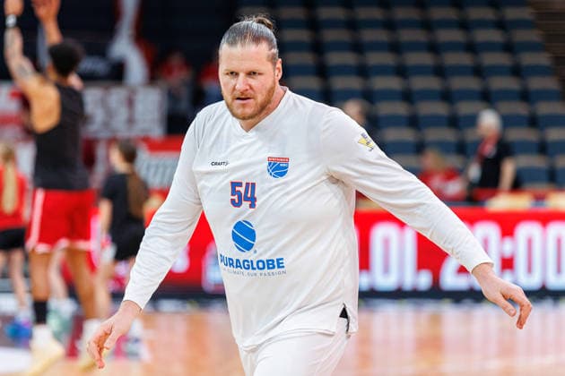 John Bryant SYNTAINICS MBC, 54 , single picture, single photo, portrait, portraet, warm up, before the start of the game, BMA365 Bamberg Baskets vs SYNTAINICS MBC, Basketball, easyCredit BBL, 13 Matchday, 30 12 2025 BMA365 Bamberg Baskets vs SYNTAINICS MBC, Basketball, easyCredit BBL, 13 Matchday, 30 12 2025 Bamberg Copyright: xEibner-Pressefoto G.xSantemizx EP_EER