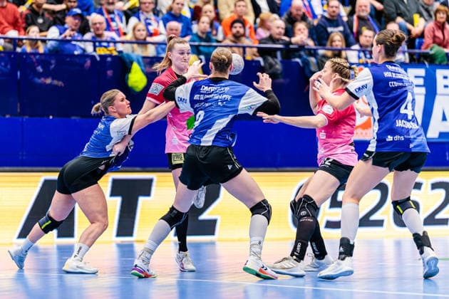 v l Laura Rueffieux HSG Blomberg Lippe, 03 , Cara Reuthal SV Union Halle Neustadt, 26 , Nieke Kuehne HSG Blomberg Lippe, 09 , Ilona Kieffer SV Union Halle Neustadt, 72 , Andrea Jacobsen HSG Blomberg Lippe, 04 GER, HSG Blomberg Lippe vs SV Union Halle Neustadt, Handball, 1 Bundesliga Women, Matchday 10, Season 2025 2026, 30 12 2025 GER, HSG Blomberg Lippe vs SV Union Halle Neustadt, Handball, 1 Bundesliga Women, Matchday 10, Season 2025 2026, 30 12 2025 Lemgo Copyright: xEibner-Pressefoto JanxRollingerx EP_JSK