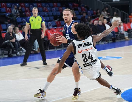 Bahcesehir Koleji v Veolia Towers - EuroCup Basketball ISTANBUL, TURKIYE - DECEMBER 30: Malachi Flynn (22) of Bahcesehir Koleji in action against Ross Williams (34) of Veolia Towers during EuroCup Basketball week 12 match between Bahcesehir Koleji and Veolia Towers at Sinan Erdem Dome in Istanbul, Turkiye on December 30, 2025. Esra Bilgin Anadolu Istanbul Turkey. Editorial use only. Please get in touch for any other usage.  Copyright: x2025xAnadoluxEsraxBilginx