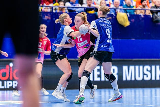 v l Laura Rueffieux HSG Blomberg Lippe, 03 , Cara Reuthal SV Union Halle Neustadt, 26 , Nieke Kuehne HSG Blomberg Lippe, 09 GER, HSG Blomberg Lippe vs SV Union Halle Neustadt, Handball, 1 Bundesliga Women, Matchday 10, Season 2025 2026, 30 12 2025 GER, HSG Blomberg Lippe vs SV Union Halle Neustadt, Handball, 1 Bundesliga Women, Matchday 10, Season 2025 2026, 30 12 2025 Lemgo Copyright: xEibner-Pressefoto JanxRollingerx EP_JSK