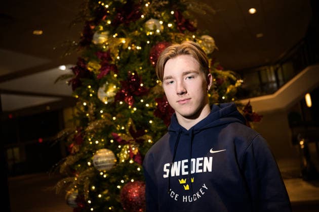 251230 Viggo Björck of team Sweden poses for a portrait at a press event during the 2026 IIHF World Junior Championship on December 30, 2025 in Saint Paul. Photo: Joel Marklund BILDBYRAN kod JM JM0765 bbeng ishockey Ice hockey, Eishockey jvm junior-vm u20 2026 iihf world junior championship world juniors pressträff sverige sweden porträtt *** 251230 Viggo Björck of team Sweden poses for a portrait at a press event during the 2026 IIHF World Junior Championship on December 30, 2025 in Saint Paul Photo Joel Marklund BILDBYRAN kod JM JM0765 bbeng ishockey ice hockey jvm junior vm u20 2026 iihf world junior championship world juniors pressträff sverige sweden porträtt  Copyright: JOELxMARKLUND BB251230JM001