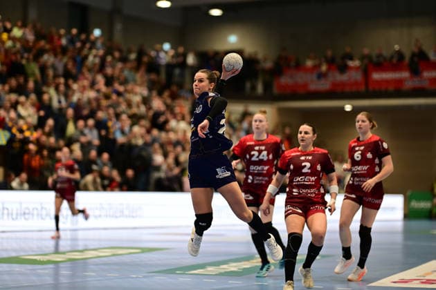 Handball I Women I Season 2025 2026 I 1 HBF I 10 Matchday I Buxtehuder SV HSG Bensheim Auerbach I 30 12 2025 Teresa von Prittwitz 28, Buxtehuder Sportverein Buxtehude Halle Nord Niedersachsen Germany Copyright: xLobeca FelixxSchlikisx