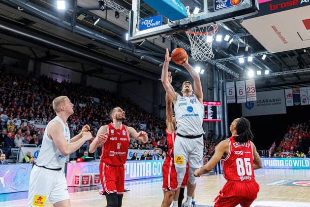 Daniel Keppeler BMA365 Bamberg Baskets, 31 , Demarcus Demonia BMA365 Bamberg Baskets, 08 , Jure Planinic SYNTAINICS MBC, 44 , Austin Crowley BMA365 Bamberg Baskets, 85 , BMA365 Bamberg Baskets vs SYNTAINICS MBC, Basketball, easyCredit BBL, Matchday 13, 30 12 2025 BMA365 Bamberg Baskets vs SYNTAINICS MBC, Basketball, easyCredit BBL, Matchday 13, 30 12 2025 Bamberg Copyright: xEibner-Pressefoto G.xSantemizx EP_EER
