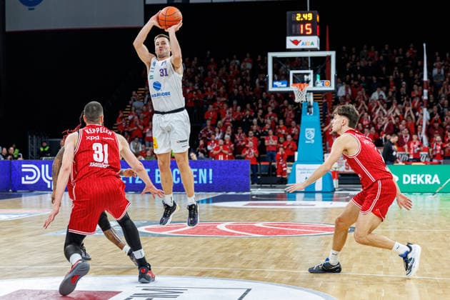 Daniel Keppeler BMA365 Bamberg Baskets, 31 , Spencer Reaves SYNTAINICS MBC, 31 , Zachary Ensminger BMA365 Bamberg Baskets, 01 , BMA365 Bamberg Baskets vs SYNTAINICS MBC, Basketball, easyCredit BBL, Matchday 13, 30 12 2025 BMA365 Bamberg Baskets vs SYNTAINICS MBC, Basketball, easyCredit BBL, Matchday 13, 30 12 2025 Bamberg Copyright: xEibner-Pressefoto G.xSantemizx EP_EER