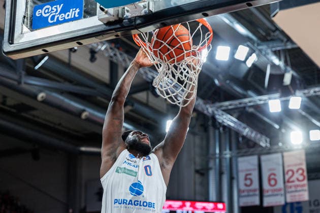 Khyri Thomas SYNTAINICS MBC, 00 , single picture, single photo, portrait, portraet, dunking, BMA365 Bamberg Baskets vs SYNTAINICS MBC, Basketball, easyCredit BBL, 13 Matchday, 30 12 2025 BMA365 Bamberg Baskets vs SYNTAINICS MBC, Basketball, easyCredit BBL, 13 Matchday, 30 12 2025 Bamberg Copyright: xEibner-Pressefoto G.xSantemizx EP_EER