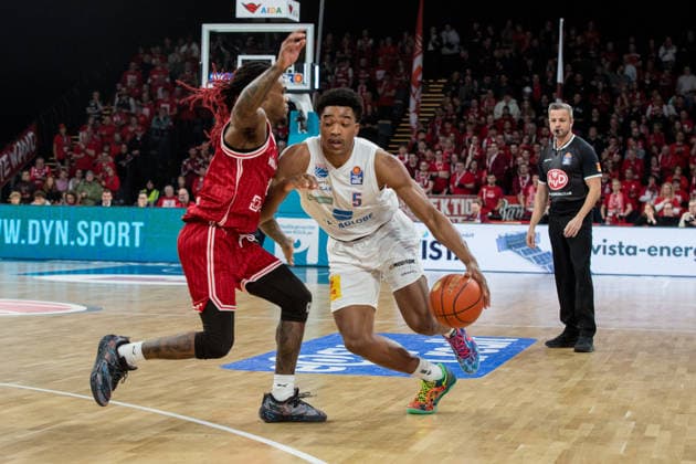 Bamberg, Germany December 30, 2025 1 BBL 2025 2026 BMA365 Bamberg Baskets vs Syntainics MBC In the picture Cobe Williams Bamberg vs Marcus Foster MBC Weißenfels Brose Arena Bayern Copyright: xFotostandx xSchmittx