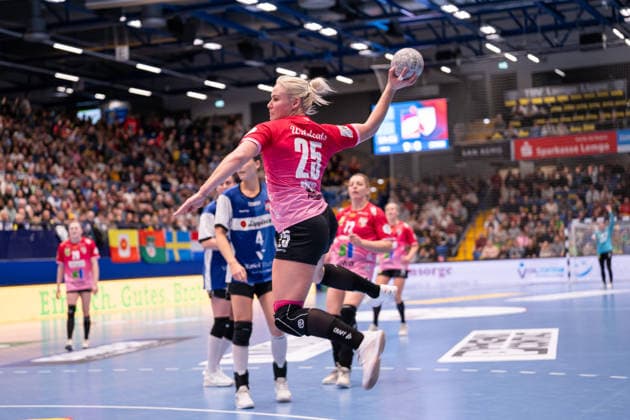 HSG Blomberg Lippe GER vs SV Union Halle Neustadt GER , Handball, 1 Handball Bundesliga Women, 10 Matchday, 30 12 2025, Season 2025 2026, Lemgo Lilli Roepcke SV Union Halle Neustadt, 25 in goal Lemgo Phoenix Contact Arena Germany