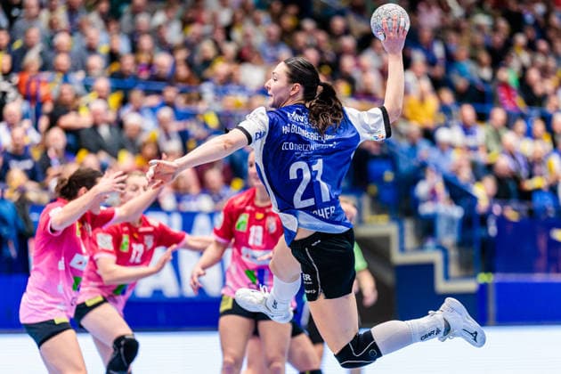 Nuria Bucher HSG Blomberg Lippe, 21 in goal throw GER, HSG Blomberg Lippe vs SV Union Halle Neustadt, Handball, 1 Bundesliga Women, Matchday 10, Season 2025 2026, 30 12 2025 GER, HSG Blomberg Lippe vs SV Union Halle Neustadt, Handball, 1 Bundesliga Women, Matchday 10, Season 2025 2026, 30 12 2025 Lemgo Copyright: xEibner-Pressefoto JanxRollingerx EP_JSK
