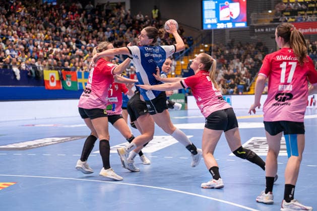 HSG Blomberg Lippe GER vs SV Union Halle Neustadt GER , Handball, 1 Handball Bundesliga Women, 10 Matchday, 30 12 2025, Season 2025 2026, Lemgo Andrea Jacobsen HSG Blomberg Lippe, 04 in goal throw Lemgo Phoenix Contact Arena Germany
