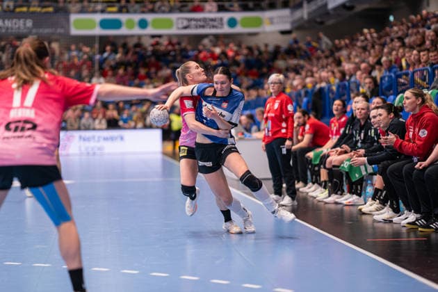 HSG Blomberg Lippe GER vs SV Union Halle Neustadt GER , Handball, 1 Handball Bundesliga Women, 10 Matchday, 30 12 2025, Season 2025 2026, Lemgo Nuria Bucher HSG Blomberg Lippe, 21 in duel Lemgo Phoenix Contact Arena Germany
