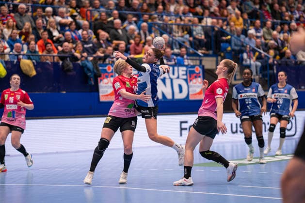 HSG Blomberg Lippe GER vs SV Union Halle Neustadt GER , Handball, 1 Handball Bundesliga Women, 10 Matchday, 30 12 2025, Season 2025 2026, Lemgo Ona Vegue HSG Blomberg Lippe, 14 in goal Lemgo Phoenix Contact Arena Germany