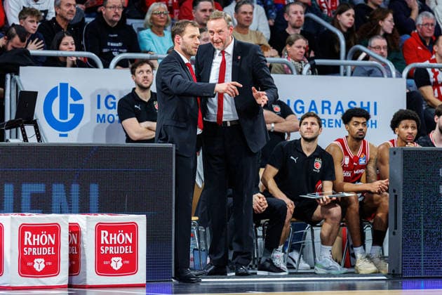 Anton Gavel BMA365 Bamberg Baskets, Coach , Arne Woltmann BMA365 Bamberg Baskets, Co-Coach , BMA365 Bamberg Baskets vs SYNTAINICS MBC, Basketball, easyCredit BBL, Matchday 13, 30 12 2025 BMA365 Bamberg Baskets vs SYNTAINICS MBC, Basketball, easyCredit BBL, Matchday 13, 30 12 2025 Bamberg Copyright: xEibner-Pressefoto G.xSantemizx EP_EER