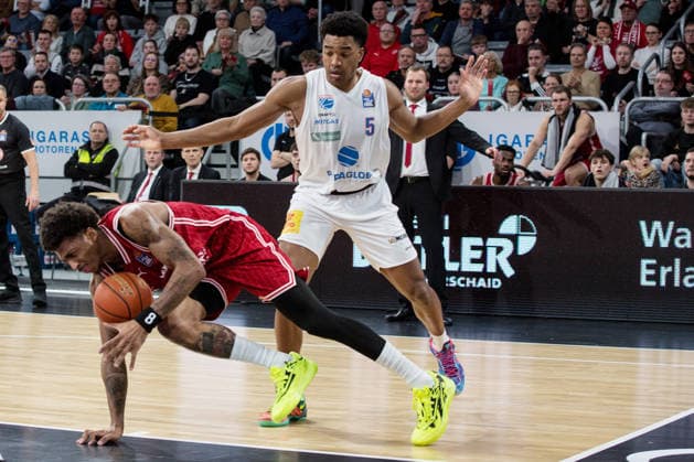 Bamberg, Germany 30 December 2025 1 BBL 2025 2026 BMA365 Bamberg Baskets vs Syntainics MBC In the picture Demarcus Demonia Bamberg can only be stopped by the foul of Marcus Foster MBC Weißenfels Brose Arena Bayern Copyright: xFotostandx xSchmittx