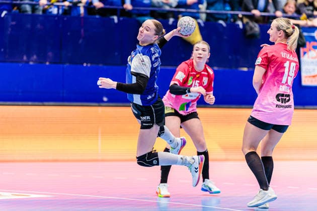 v l Nieke Kuehne HSG Blomberg Lippe, 09 , Fabienne Buech SV Union Halle Neustadt, 15 , Lea Gruber SV Union Halle Neustadt, 19 GER, HSG Blomberg Lippe vs SV Union Halle Neustadt, Handball, 1 Bundesliga Women, Matchday 10, Season 2025 2026, 30 12 2025 GER, HSG Blomberg Lippe vs SV Union Halle Neustadt, Handball, 1 Bundesliga Women, Matchday 10, Season 2025 2026, 30 12 2025 Lemgo Copyright: xEibner-Pressefoto JanxRollingerx EP_JSK