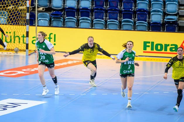Handball Women 1 Bundesliga HBF Season 2025 2026 10 Matchday VfL Oldenburg vs Borussia Dortmund 30 12 2025 Emma Olsson 29, Borussia Dortmund celebrating after a goal, emotions
