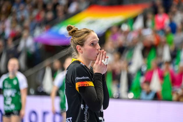 Handball Women 1 Bundesliga HBF Season 2025 2026 10 Matchday VfL Oldenburg vs Borussia Dortmund 30 12 2025 Madita Kohorst 25, VfL Oldenburg cant believe it