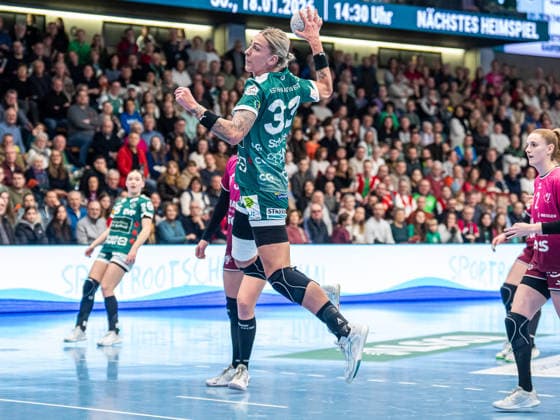Luisa Schulze Frisch Auf Women, 33 comes free to throw at the circle, Frisch Auf Goeppingen vs TuS Metzingen, Handball, 1 Bundesliga, Season 2025 2026, 30 12 2025 Frisch Auf Goeppingen vs TuS Metzingen, Handball, 1 Bundesliga, Season 2025 2026, 30 12 2025 Goeppingen Copyright: xMichaelxSchmidt Eibner-Pressefotx EP_MST