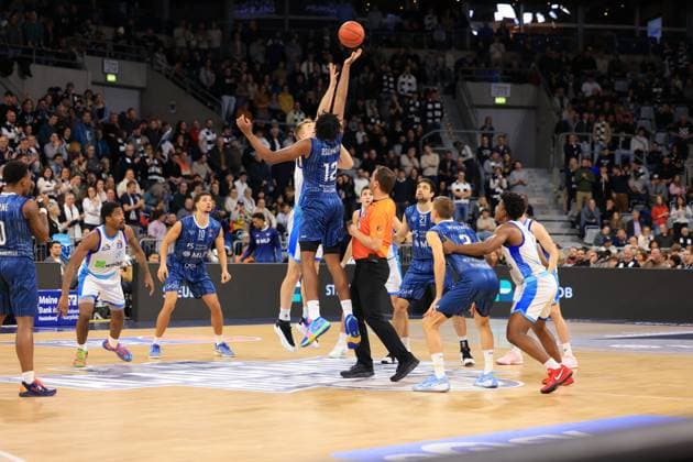 Game action with Mateo Seric 21 MLP Academics Heidelberg , Samuell Williamson 10 MLP Academics Heidelberg and William Christmas 8 Frankfurt Skyliners at the tip-off easyCredit BBL MLP Academics Heidelberg - Skyliners Frankfurt 30 12 2025 SAP Arena Game action with Mateo Seric 21 MLP Academics Heidelberg and William Christmas 8 Frankfurt Skyliners Copyright: xspeedshotx