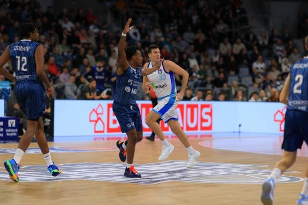 Scene with Ryan Hawkins 33 Frankfurt Skyliners in action on the pitch easyCredit BBL MLP Academics Heidelberg - Skyliners Frankfurt 30 12 2025 SAP Arena Ryan Hawkins 33 Frankfurt Skyliners in action Copyright: xspeedshotx