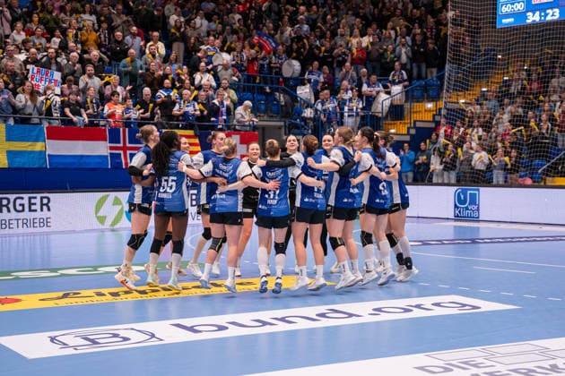 HSG Blomberg Lippe GER vs SV Union Halle Neustadt GER , Handball, 1 Handball Bundesliga Women, 10 Matchday, 30 12 2025, Season 2025 2026, Lemgo The players of HSG Blomberg Lippe GER celebrate after the victory Lemgo Phoenix Contact Arena Germany