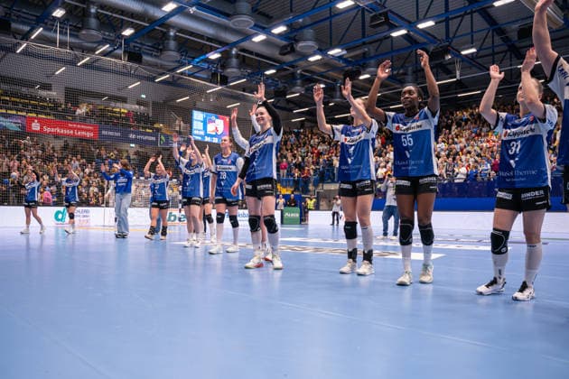 HSG Blomberg Lippe GER vs SV Union Halle Neustadt GER , Handball, 1 Handball Bundesliga Women, 10 Matchday, 30 12 2025, Season 2025 2026, Lemgo The players of HSG Blomberg Lippe GER celebrate after the victory Lemgo Phoenix Contact Arena Germany