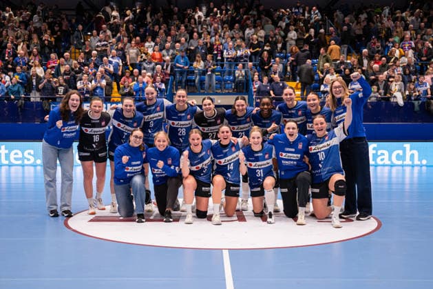 HSG Blomberg Lippe GER vs SV Union Halle Neustadt GER , Handball, 1 Handball Bundesliga Women, 10 Matchday, 30 12 2025, Season 2025 2026, Lemgo The players of HSG Blomberg Lippe GER cheer after the victory Lemgo Phoenix Contact Arena Germany