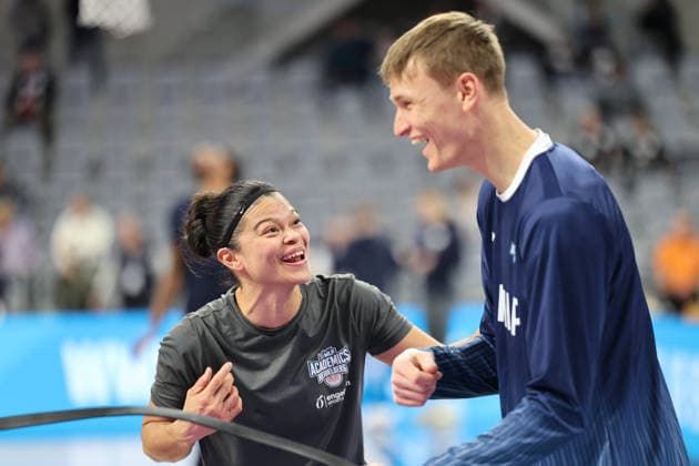 v li Serena Benavente MLP Athletic Coach , Niklas Wuerzner MLP Academics Heidelberg, 2 GER, MLP Academics Heidelberg vs Skyliners Frankfurt, Basketball, easycredit Basketball Bundesliga, 13 Matchday, Season, 2025 2026, 30 12 2025 GER, MLP Academics Heidelberg vs Skyliners Frankfurt, Basketball, easycredit Basketball Bundesliga, 13 Matchday, Season, 2025 2026, 30 12 2025 Mannheim Copyright: xEibner-Pressefoto JoergxHirschx EP_JHH