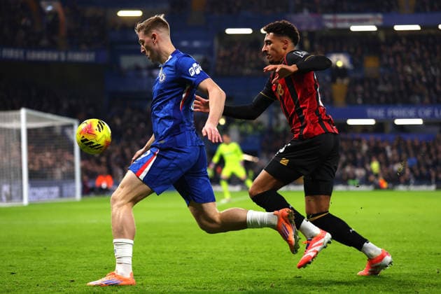 30th December 2025; Stamford Bridge, Chelsea, London, England: Premier League Football, Chelsea versus Bournemouth; Liam Delap of Chelsea challenged by James Hill of AFC Bournemouth  JohnxPatrickxFletcher